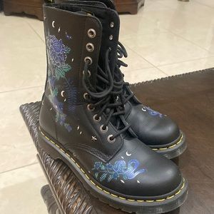 Dr Martens black midnight snake garden stars boots 38 US 7